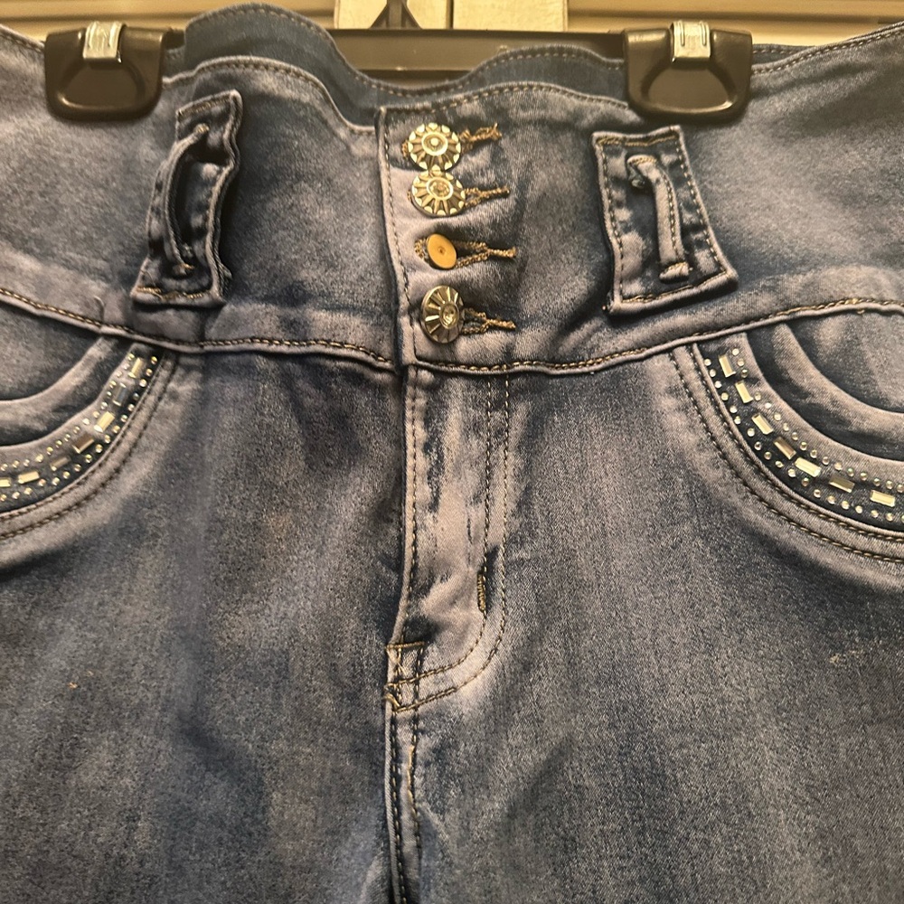 Stylish Blue Denim Jeans with Embellished Pockets